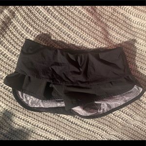 Reversible Lululemon Black/Gray Floral Shorts Sz 4